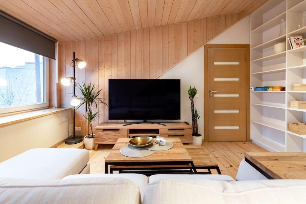 Luxury Apartment In Gedimino Av. Vilnius Exterior photo