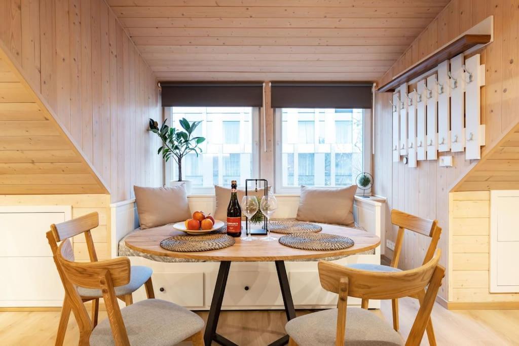 Luxury Apartment In Gedimino Av. Vilnius Exterior photo